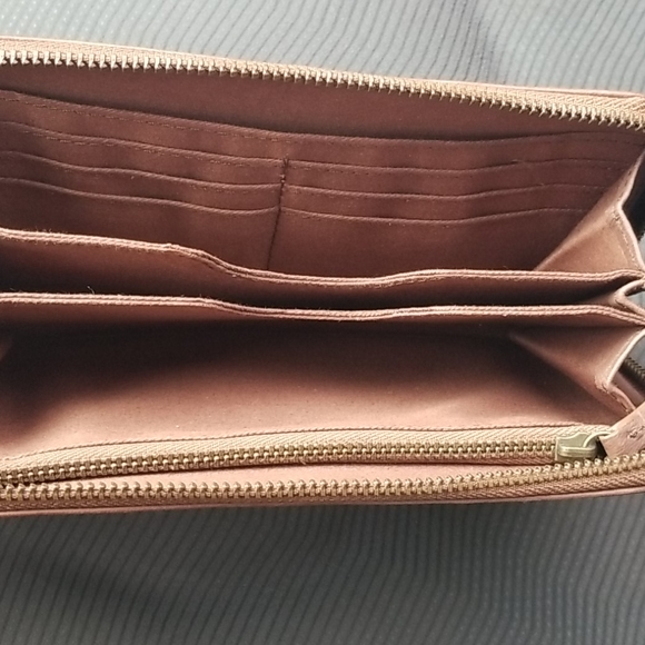 NWOT - Timberland Wristlet - Picture 3 of 7